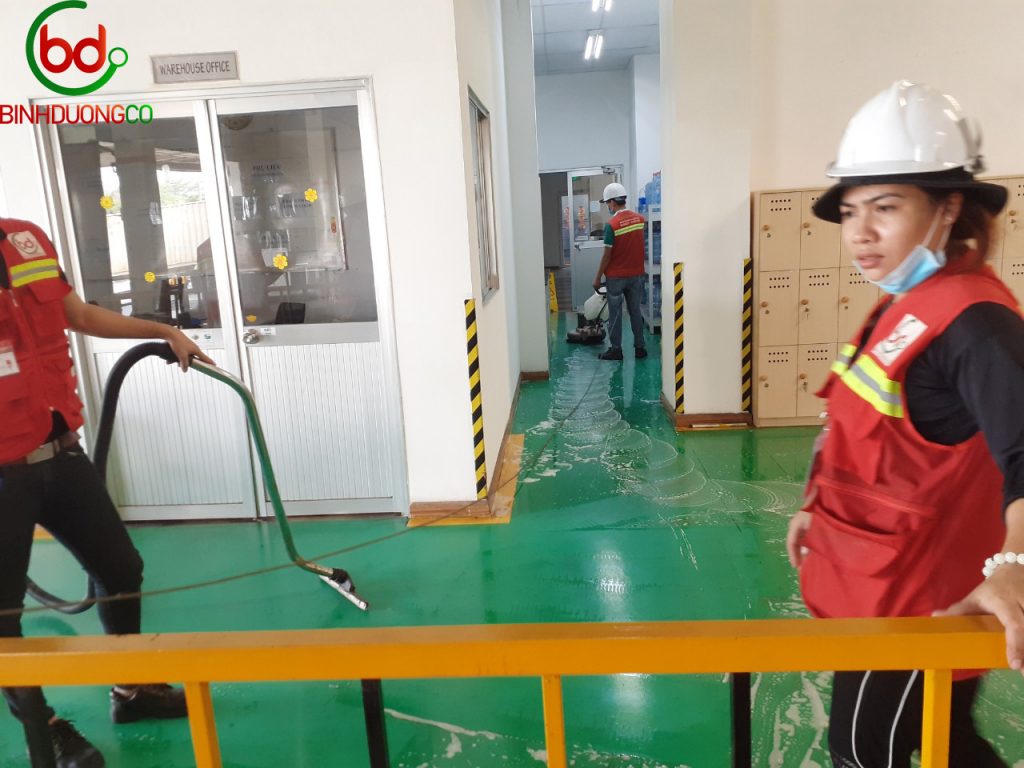 Dịch vụ thi công sơn epoxy Bình Phước giúp sàn đạt độ chống thấm nhất định