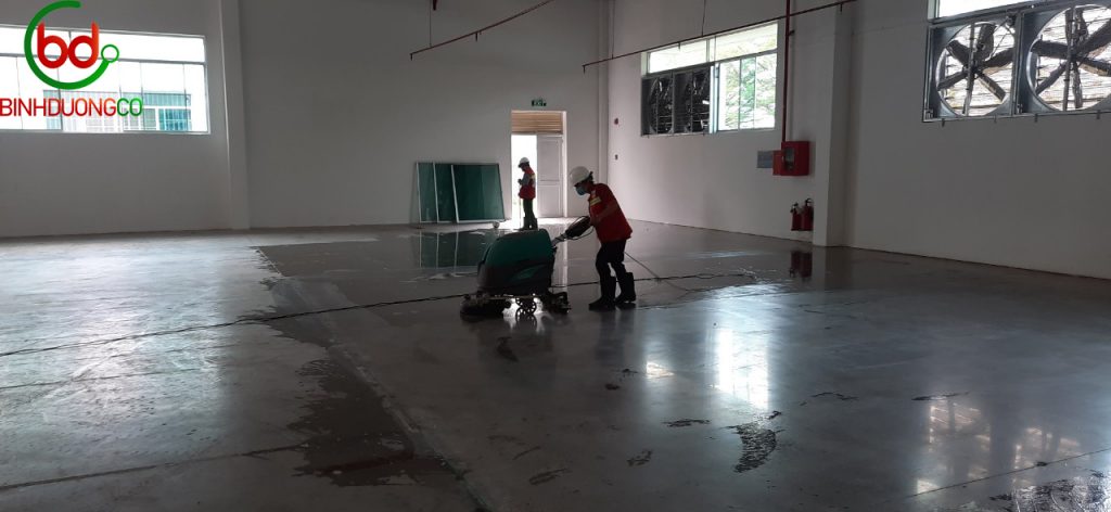 Mài sàn loại bỏ vật cản trên bề mặt